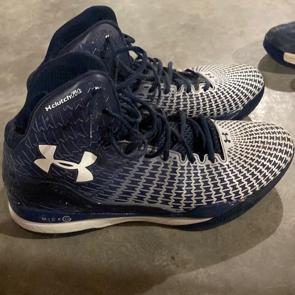 Mens basketball shoes